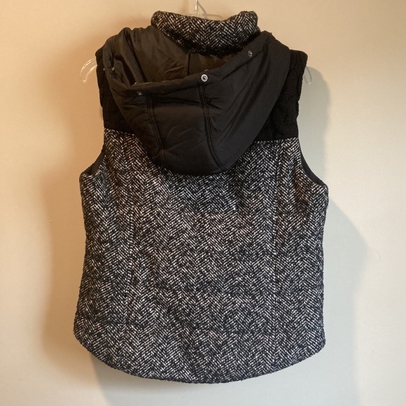Knit Vest - Picture 4 of 6